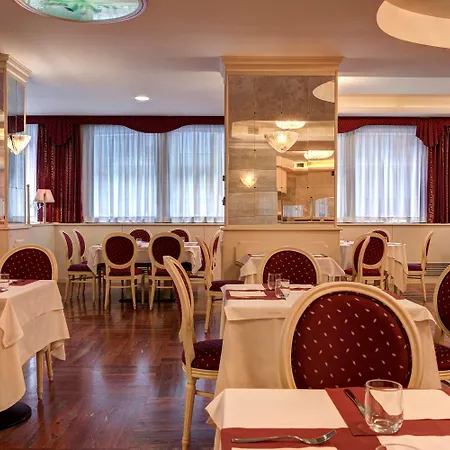 Western Palace Hotel