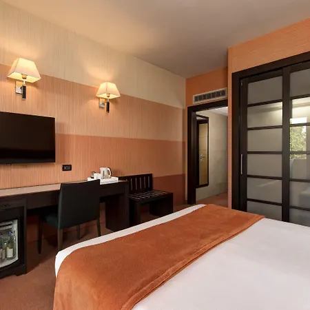 Western Palace Hotel 4*