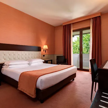 Western Palace Hotel 4*