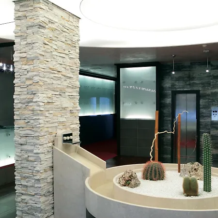 Western Palace Hotel