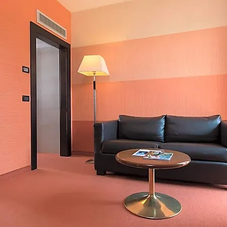 Western Palace Отель 4*